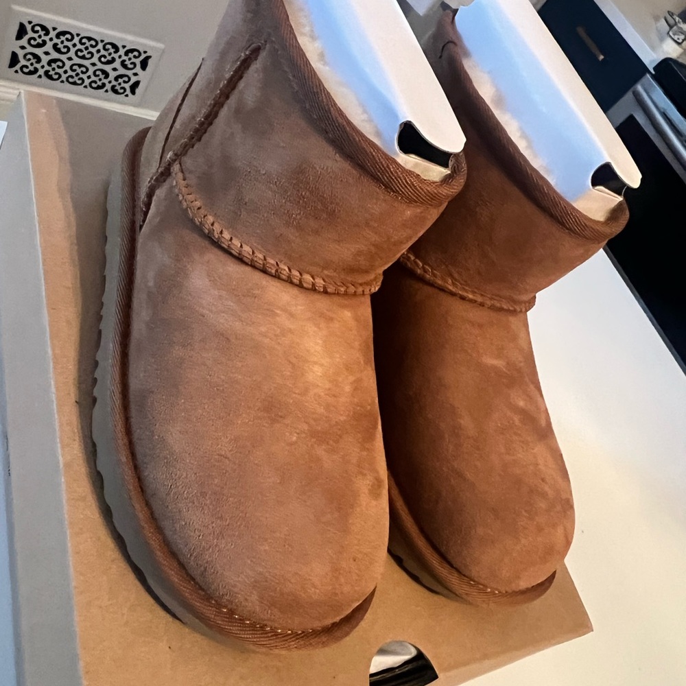 UGG Australia child classic mini boot